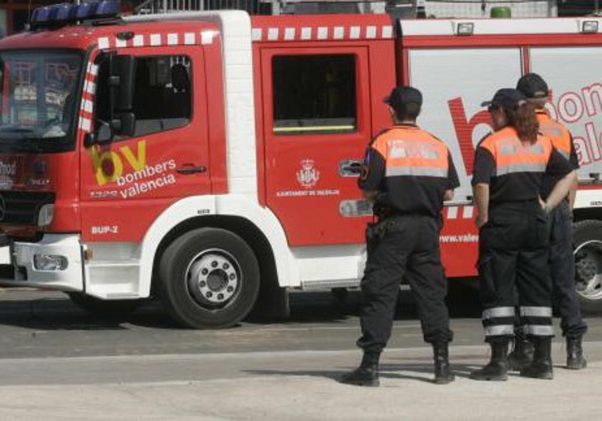 Arde parte de una vivienda en Gandia tras quemarse un aparato de aire acondicionado