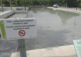 Uno de los estanques del parque Central cerrados.