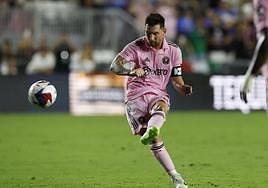 VÍDEO | El primer gol de Messi con el Inter de Miami: de falta, por la escuadra y en el último segundo