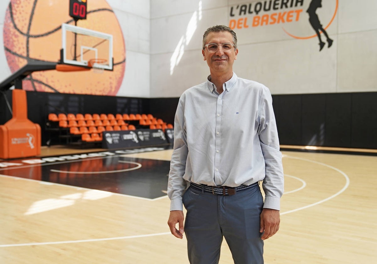 Vlado Babic, posa en la pista central de L'Alqueria.