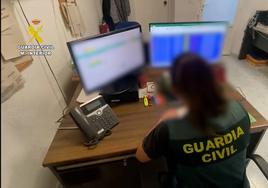 Una agente de la Guardia Civil especializada en delitos por internet.