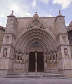 Imagen secundaria 2 - Morella y Porta dels Apostols de la iglesia de Santa María la Mayor de Morella