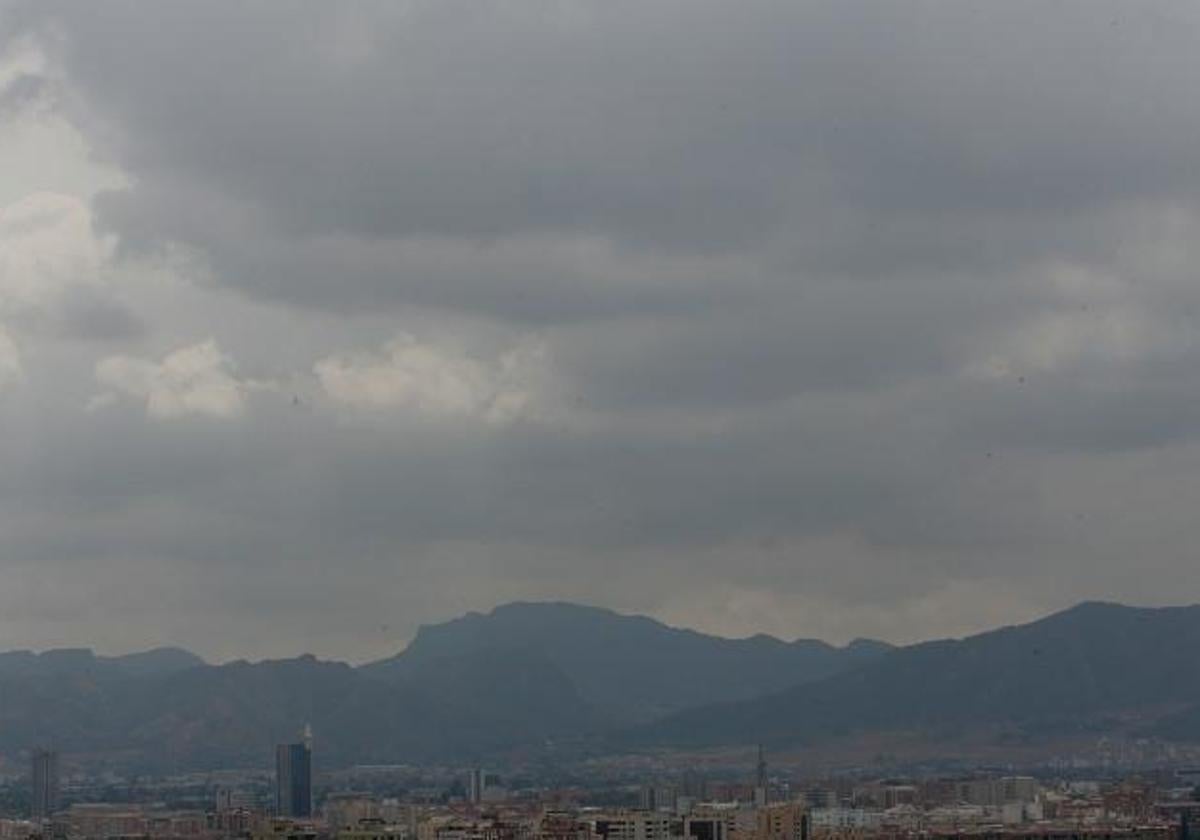 Las nubes amenazan con lluvia.