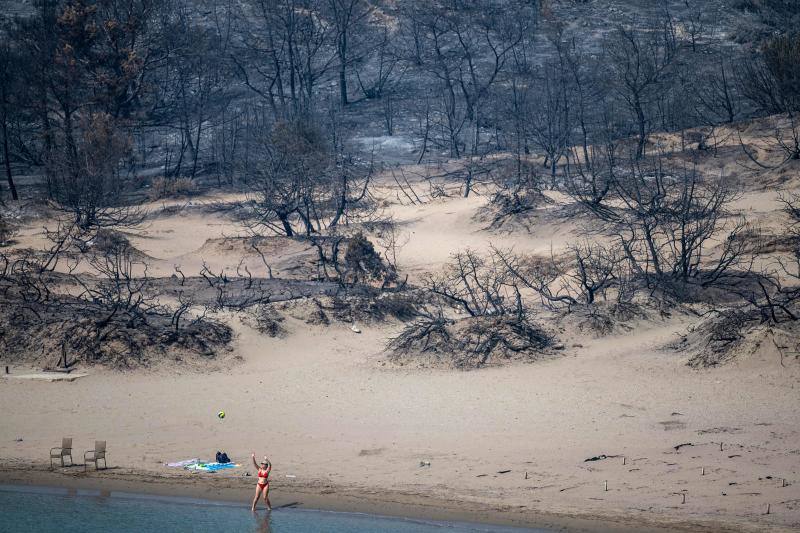 Las espectaculares imágenes del incendio de Grecia
