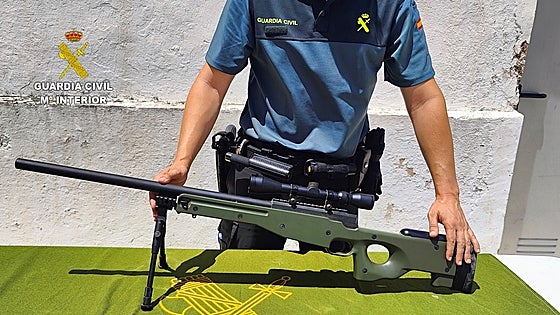 Un hombre se atrinchera en su casa con un arma y amenaza a sus vecinos en Llocnou de Sant Jeroni