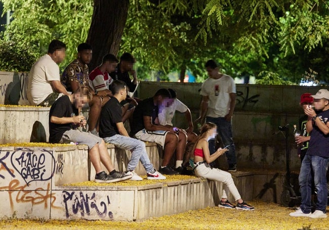 Botellón en la avenida Blasco Ibáñez.