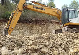 La maquinaría trabajando en el ámbito del PAI de Llíber.