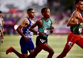 Thierry Ndikumwenayo, durante la carrera de 5.000 de este viernes.