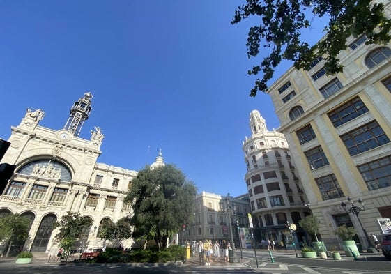 Correos y Telefónica en la confluencia de la plaza del Ayuntamiento con las calles Lauria, Ribera y Paseo de Ruzafa.