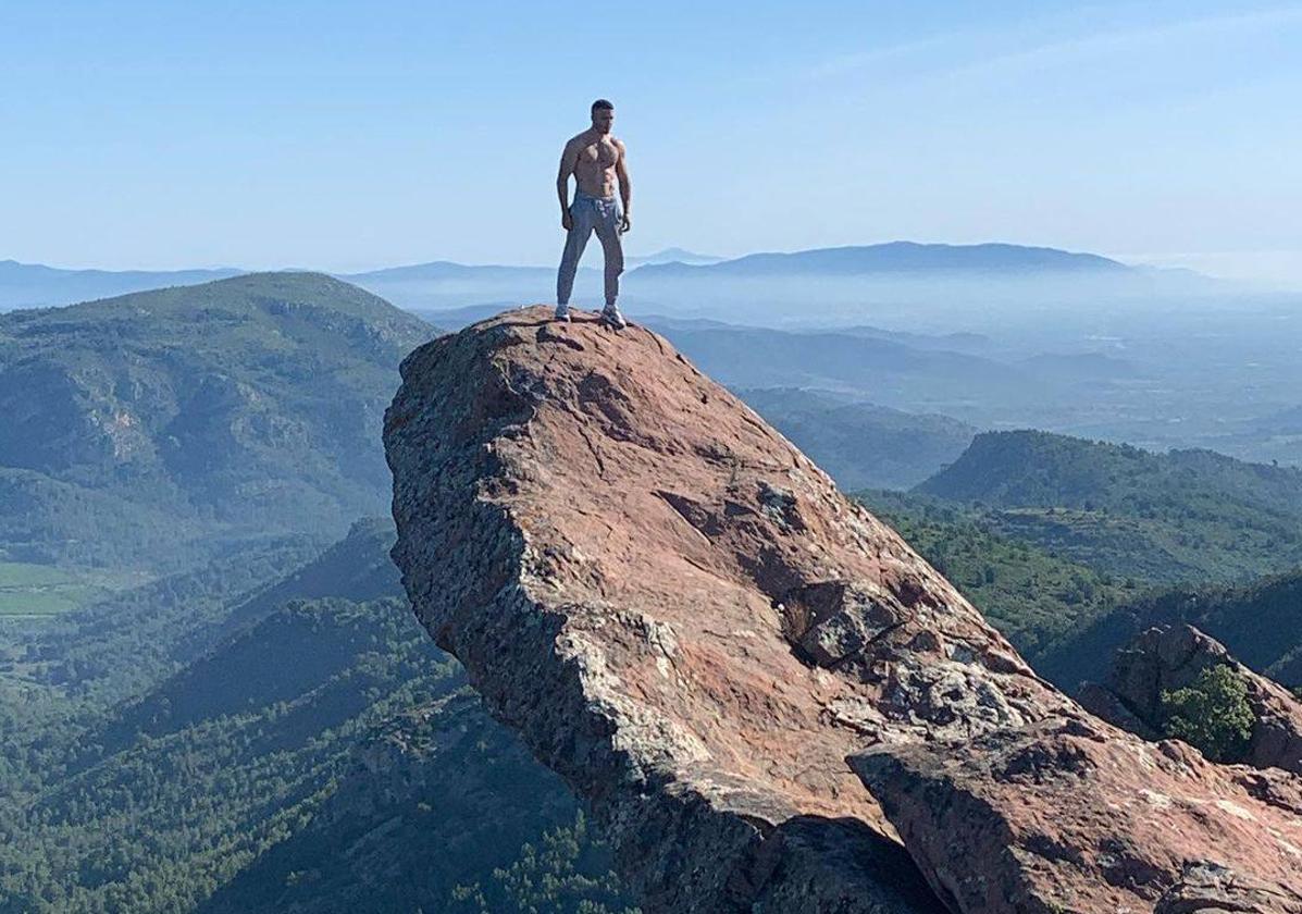 Miguel Ángel Silvestre, en una imagen del Desierto de Las Palmas compartida en sus redes sociales.