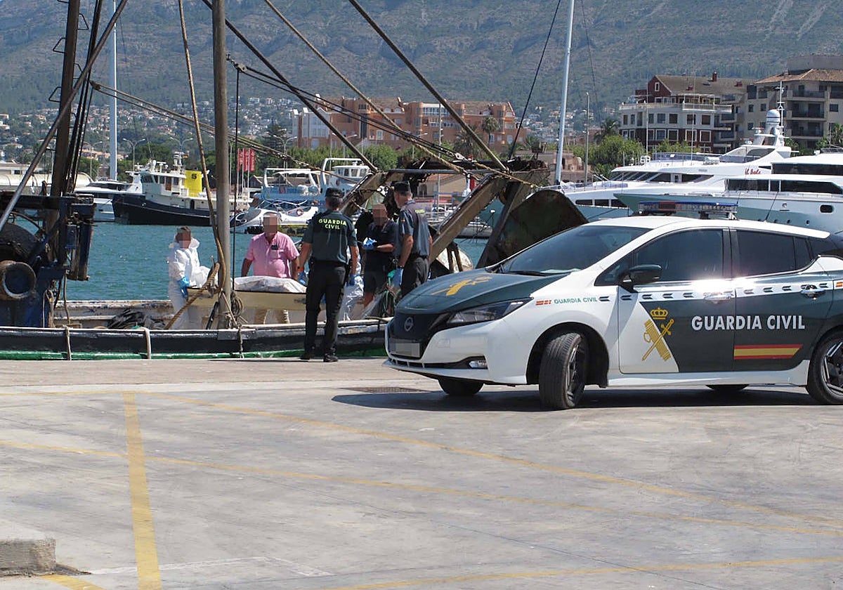 Momento en el que se procede al levantamiento del cadáver.