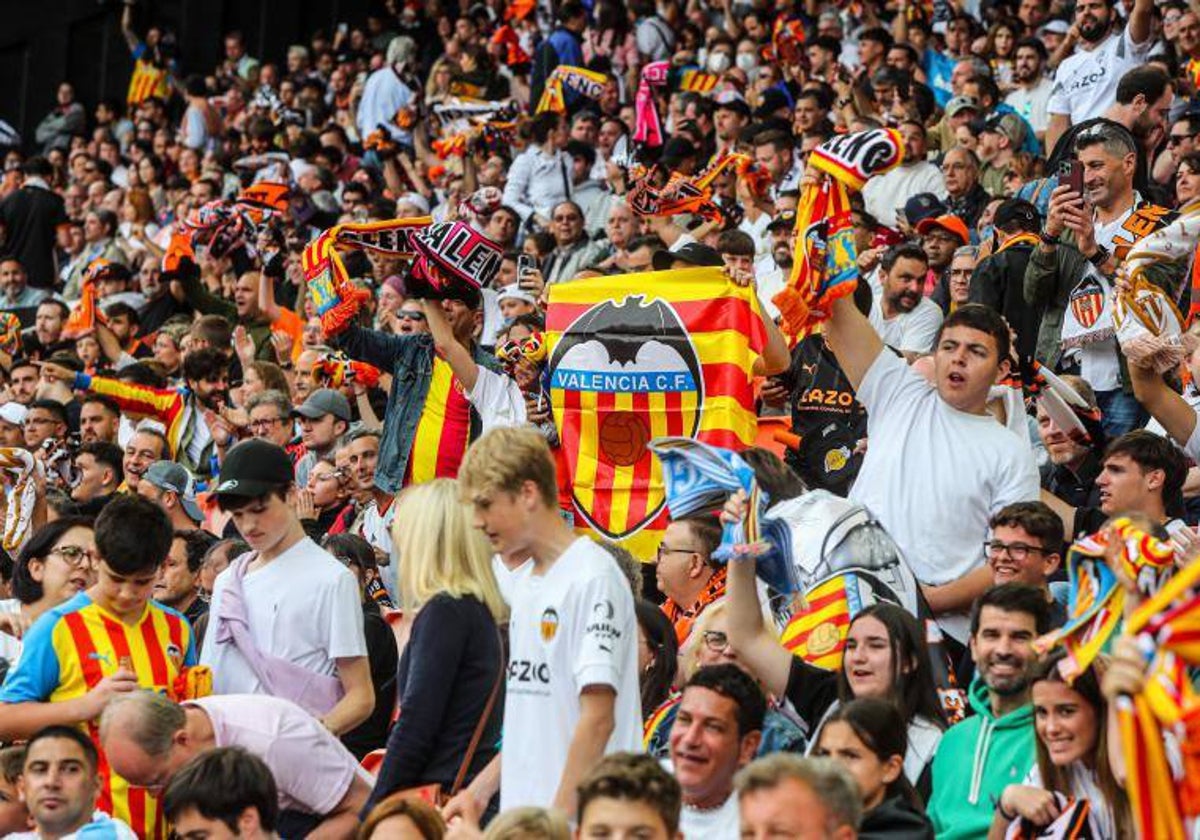 Valencianistas en Mestalla durante el encuentro ante el RCD Espanyol