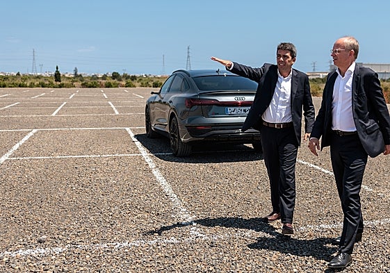 El president Mazón junto al CEO de PowerCo visita las obras de urbanización de Parc Sagunt II