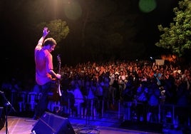 DePedro durante el concierto en el castillo.