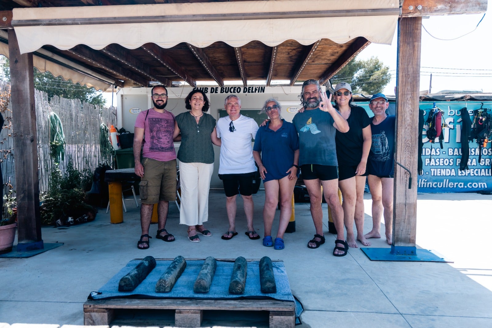 Imagen principal - Cullera halla seis lingotes de bronce de época romana en su fondo marino