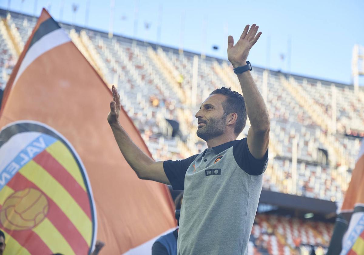 Así ha sido la presentación del Valencia 2023-24 en Mestalla