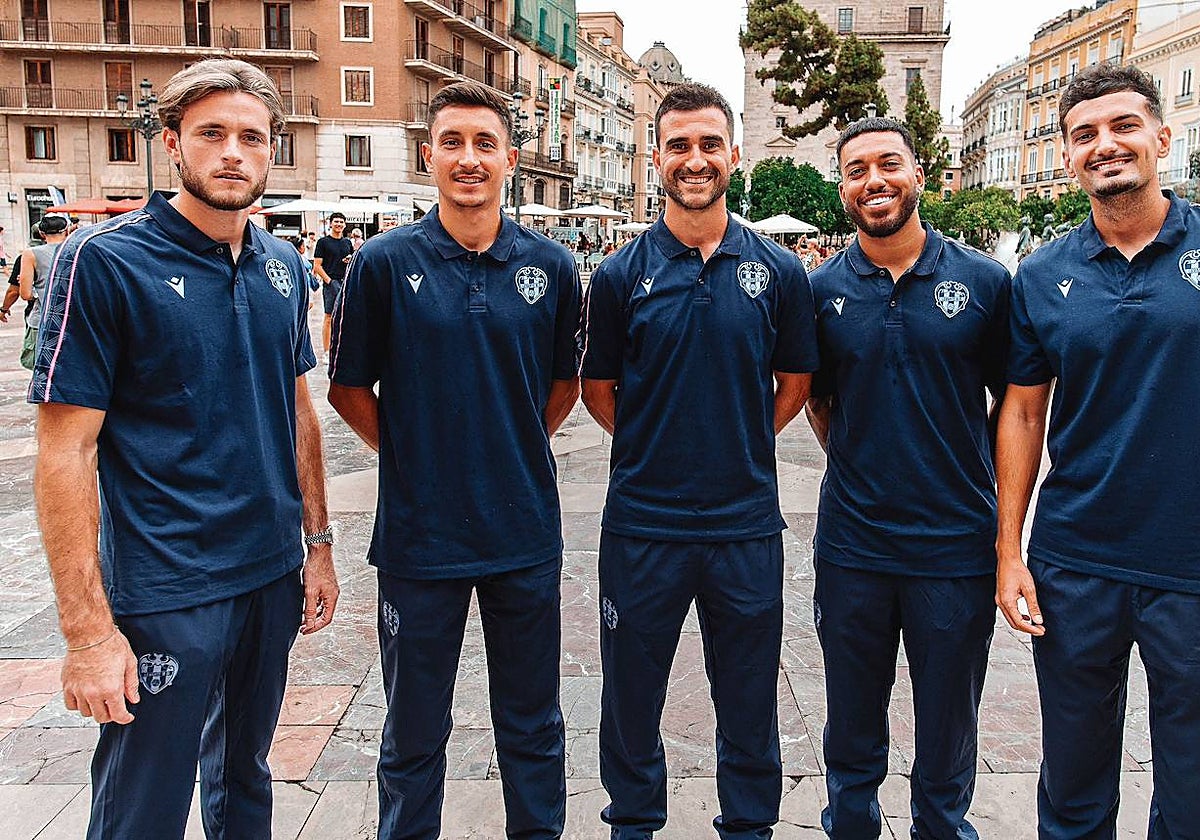 Femenías, Pablo Martínez, Postigo, Vezo y Álex Muñoz, los capitanes del Levante para esta temporada.