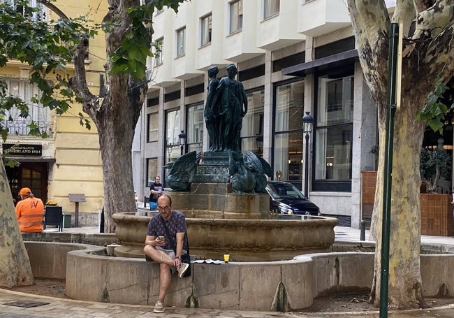 Plaza de Rodrigo botet, al fondo de la esquina de la calle Barcelonina.