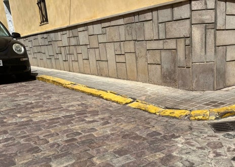 Imagen secundaria 1 - Los vecinos del casco antiguo de Sagunto denuncian el mal estado de sus calles