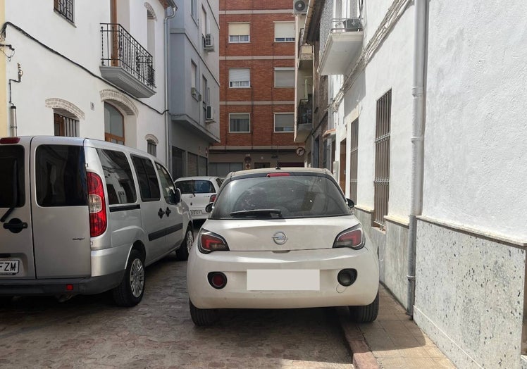 Imagen principal - Los vecinos del casco antiguo de Sagunto denuncian el mal estado de sus calles