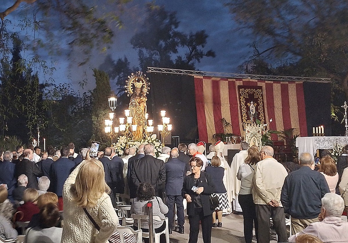 Misa de campaña con la imagen de la Mare de Déu celebrada en abril en la Alameda.