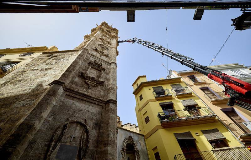 Bajada de las campanas de la iglesia Santa Catalina en Valencia