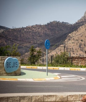 Imagen secundaria 2 - Estado en el que han quedado los alrededores de Bejís tras el incendio.