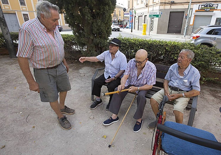Imagen principal - La Torre: la última barraca frente a Sociópolis