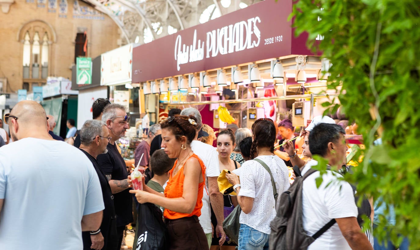 Valencia se llena de turistas en pleno puente de agosto