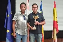 El concejal de Deportes junto a Albert Deruelle.