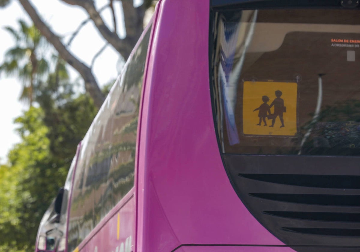 Un autobús escolar durante un servicio en Valencia, en una imagen de archivo.