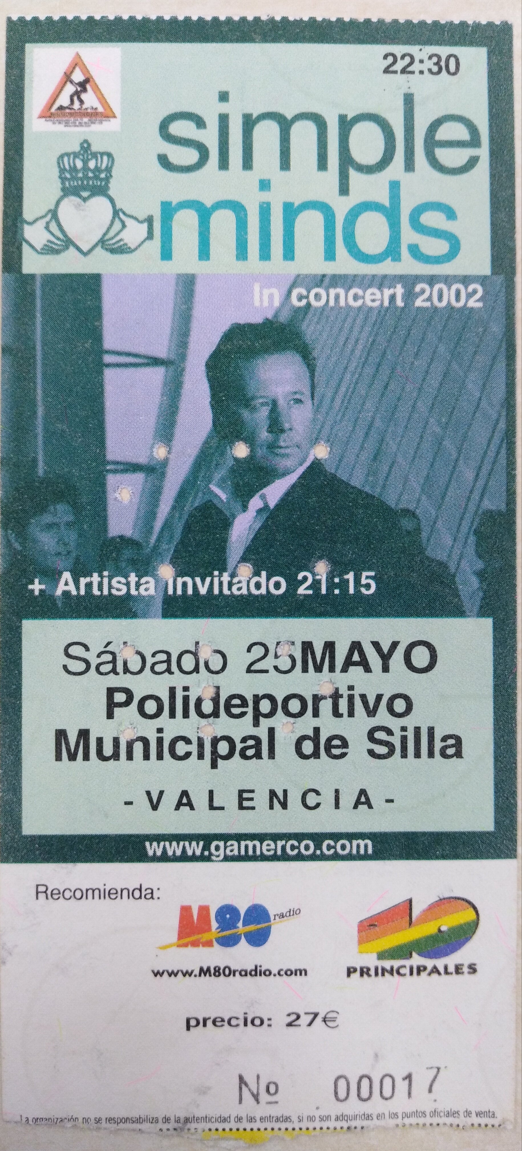 La banda escocesa siempre ha sido aclamada en Valencia.  El  año pasado estuvieron en Viveros, pero esta entrada corresponde a su recital en Silla en 2002.