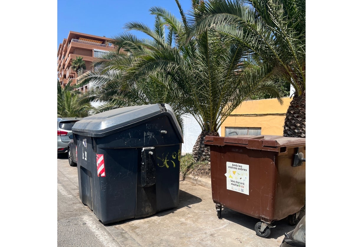 Contenedores limpiados en la Patacona.