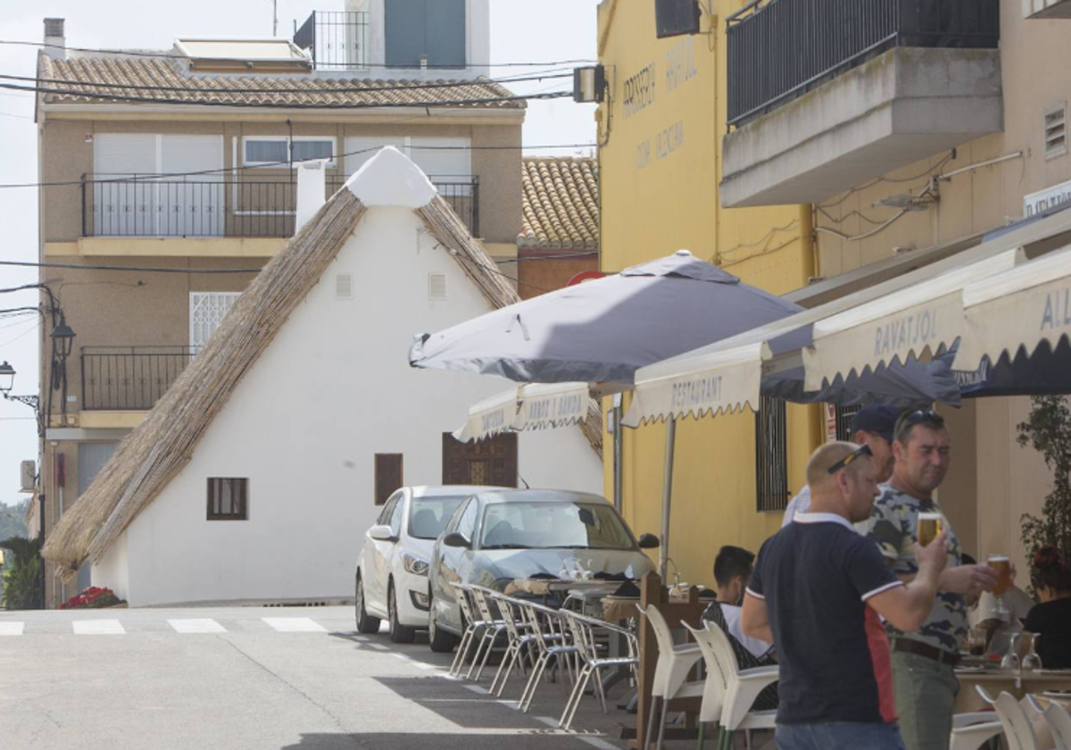 Ambiente en una calle de El Palmar.