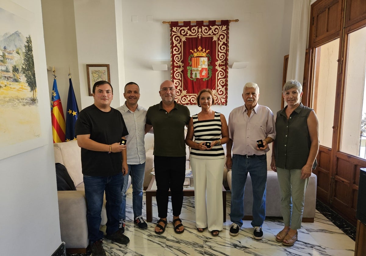 Los representantes de las pedanías fueron recibidos en el Ayuntamiento de Canals.