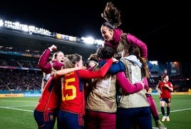 Celebración de las jugadoras tras el pase a la final.