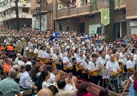 La Banda de Alfarrasí actuando en las fiestas de Ontinyent en 2022.