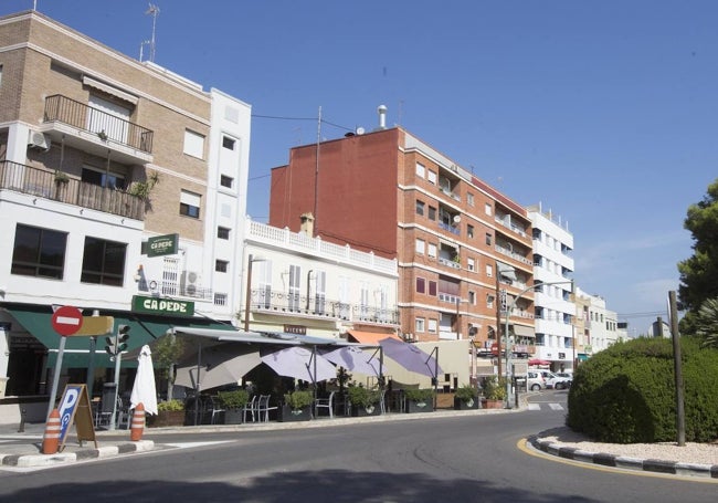 Fila de bares tradicionales en El Saler