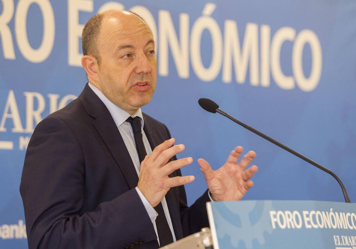 El economista Gonzalo Bernardos en una intervención durante un foro económico