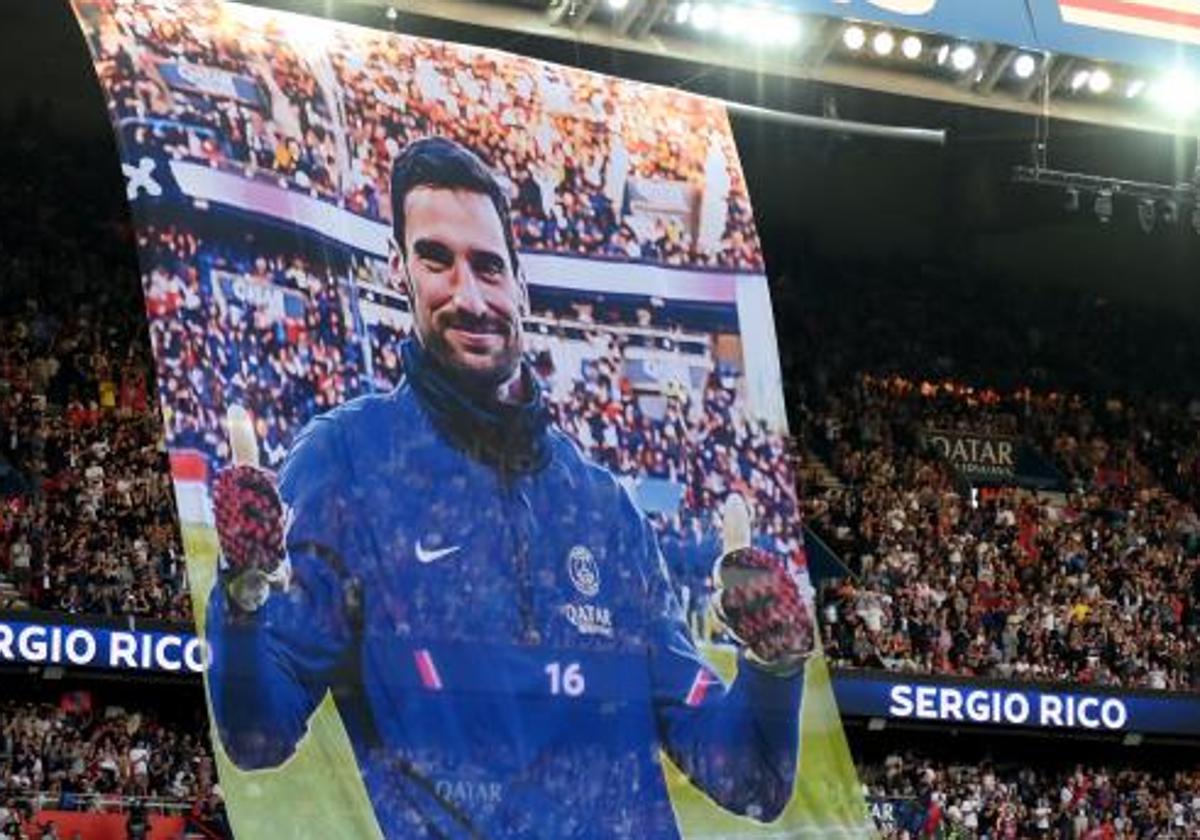 Homenaje a Sergio Rico en París.