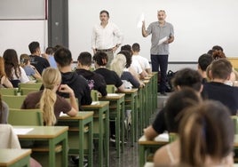 Alumnos durante la selectividad de junio.