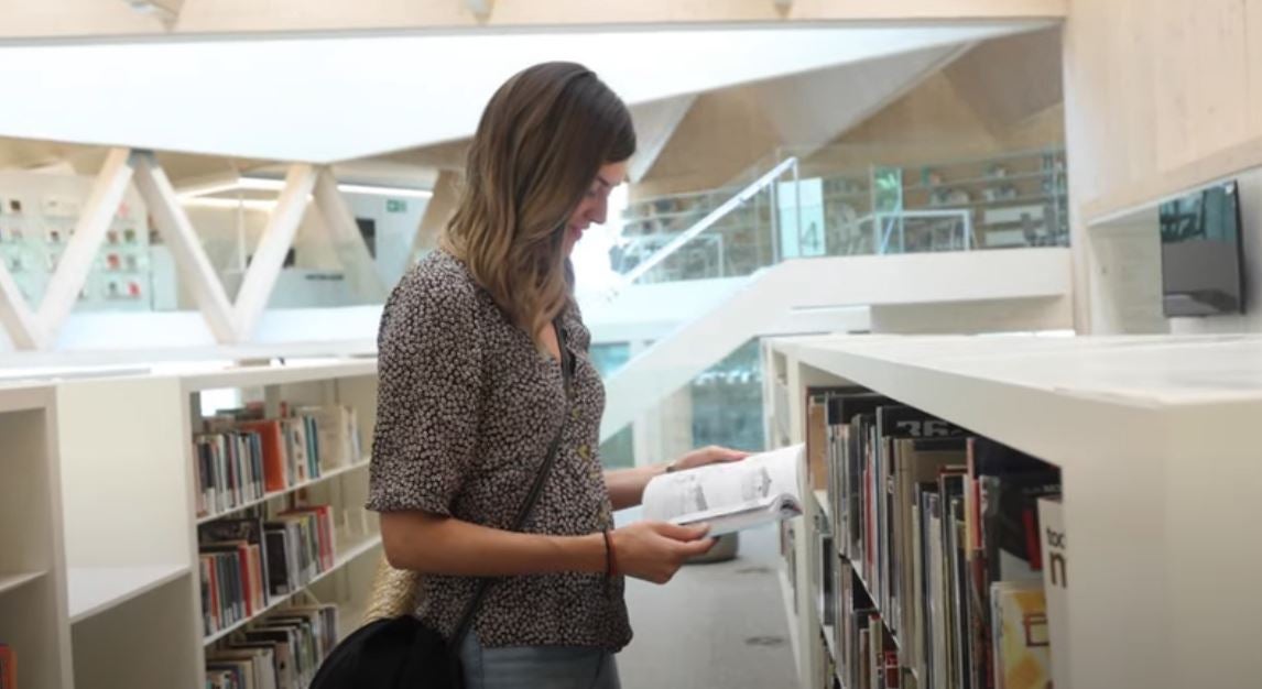 Fotos | Así es la mejor biblioteca del mundo, donde los libros viven entre diseño