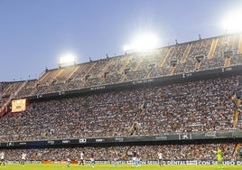 La grada de Mestalla, durante un partido.