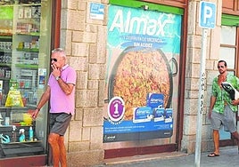 Uno de los carteles de Almax en Valencia.