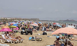 Gente en la playa de la malvarrosa