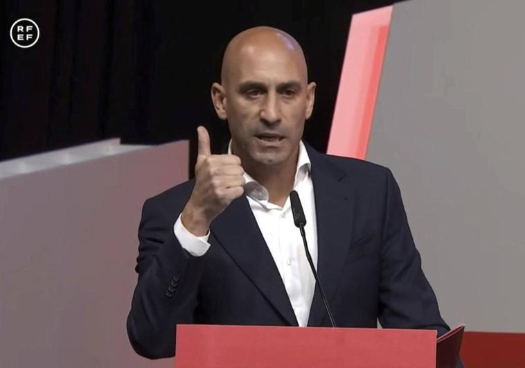 El presidente de la Real Federación Española de Fútbol, Luis Rubiales, durante su intervención en la Asamblea General