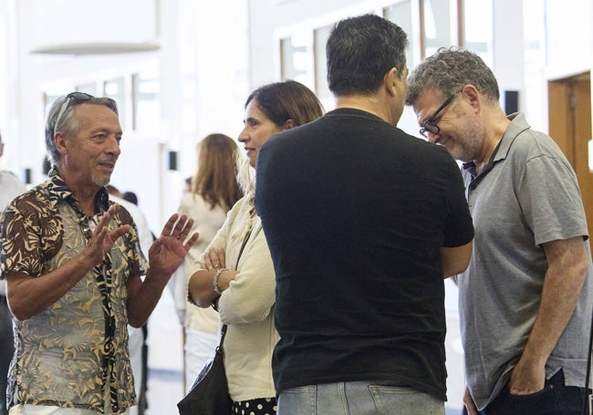 Tony River y Carles Alberola entre los representantes del ámbito artístico que acudieron al tanatorio.