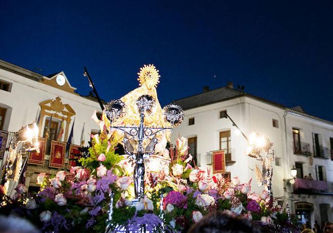 Recibimiento de la Virgen en las fiesas de Utiel 2022