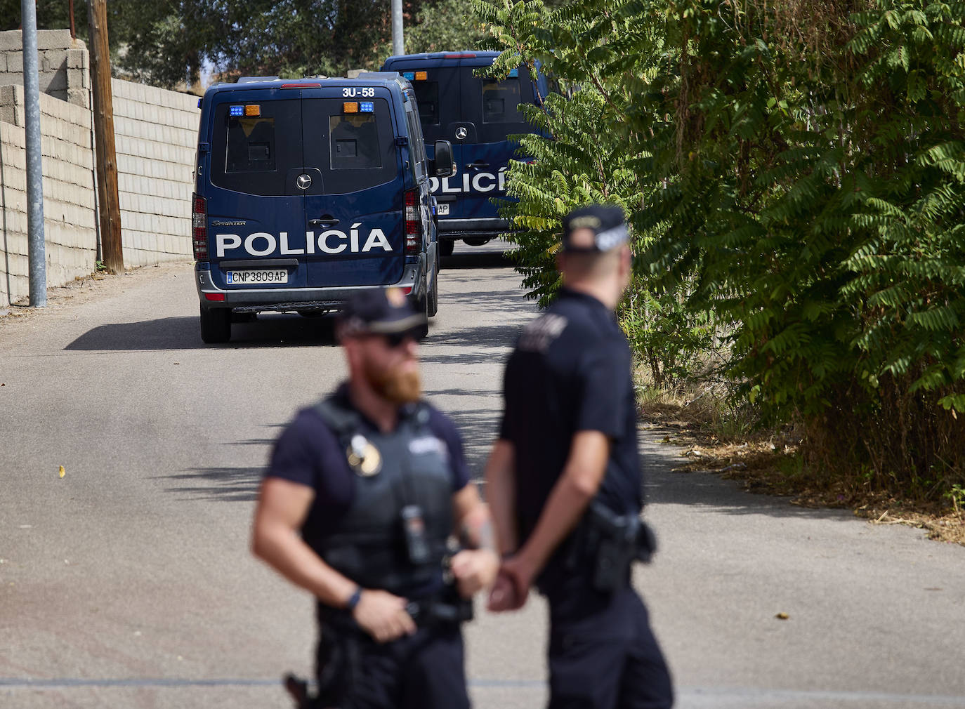 Un policía jubilado se atrinchera en una casa en Alzira y mata a su mujer