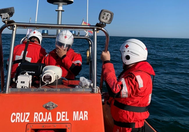 Una embarcación de Cruz Roja del Mar.